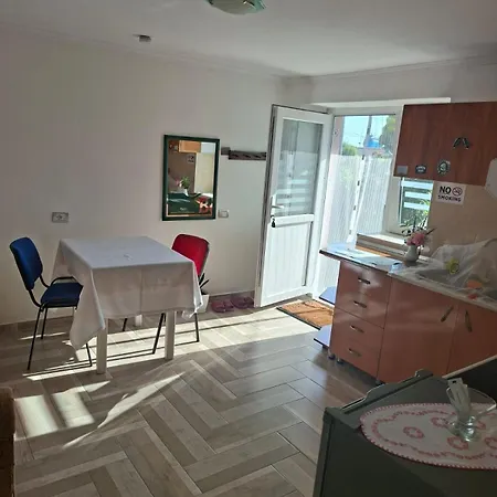 Holiday home Gardenhouse Memlishte